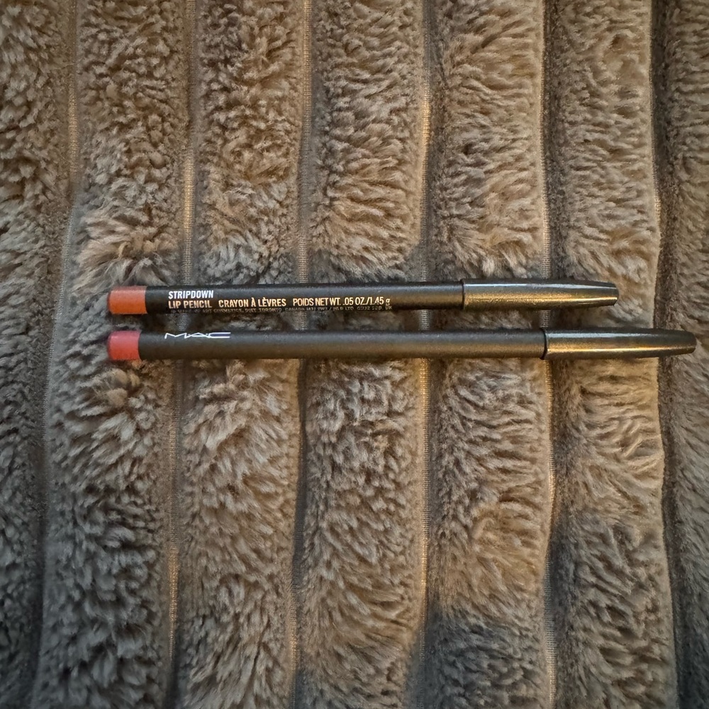 MAC COSMETICS LIP LINER - STRIPDOWN